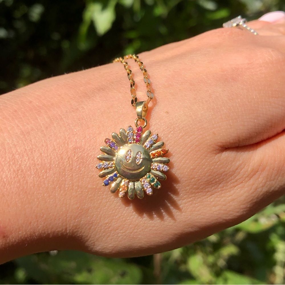 18k Gold Plated Flower Charm necklace - Picture 5 of 16
